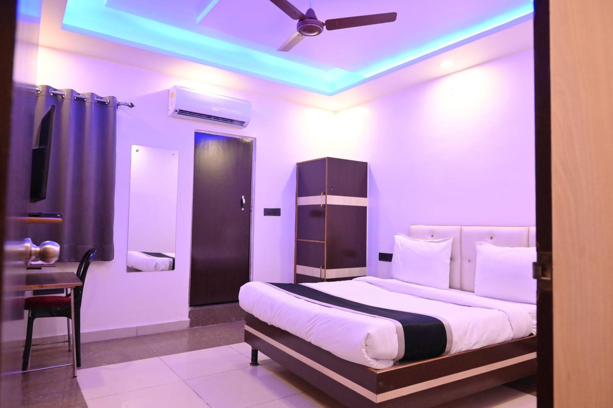 Hotel Riddhi Regency Lucknow Buitenkant foto